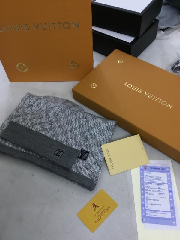 QC] My LV scarf + beanie just came in the mail : r/DHgate