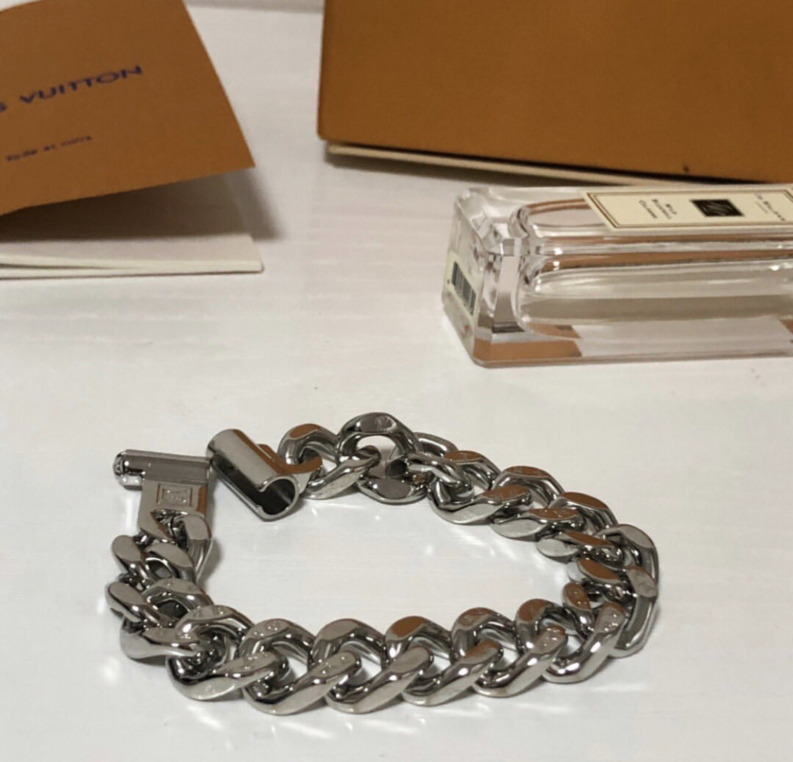 Louis Vuitton Chain Links Necklace and Bracelet Set – billionairemart