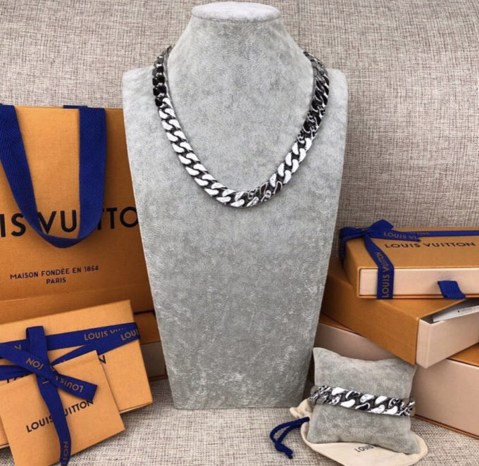 Louis Vuitton Chain Links Necklace and Bracelet Set – billionairemart