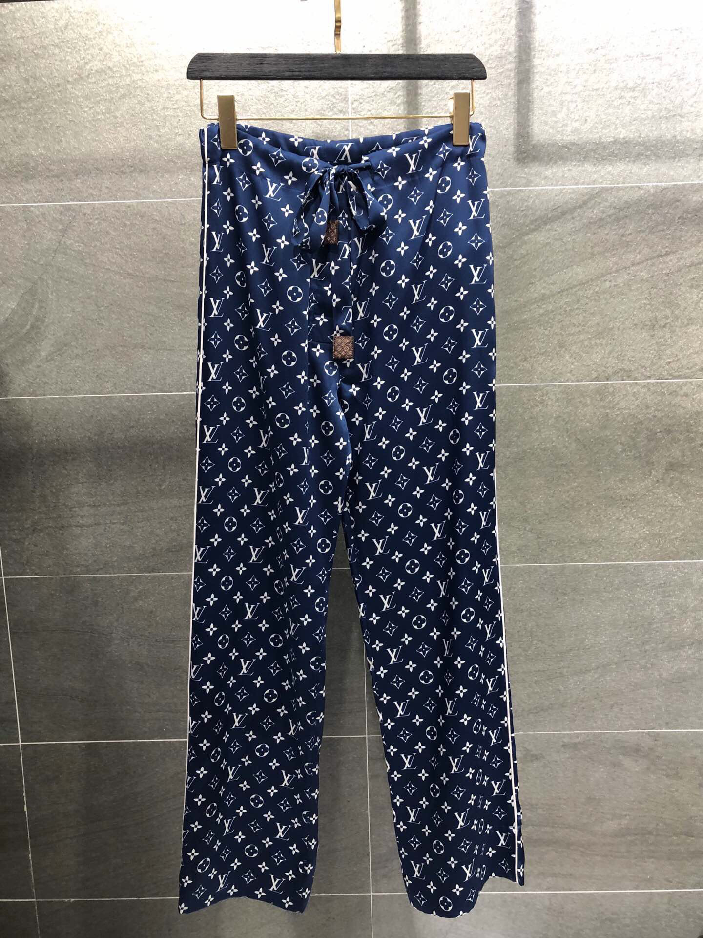 Louis Vuitton 1ABJVC Silk Mix Pyjama Pants , Grey, 50