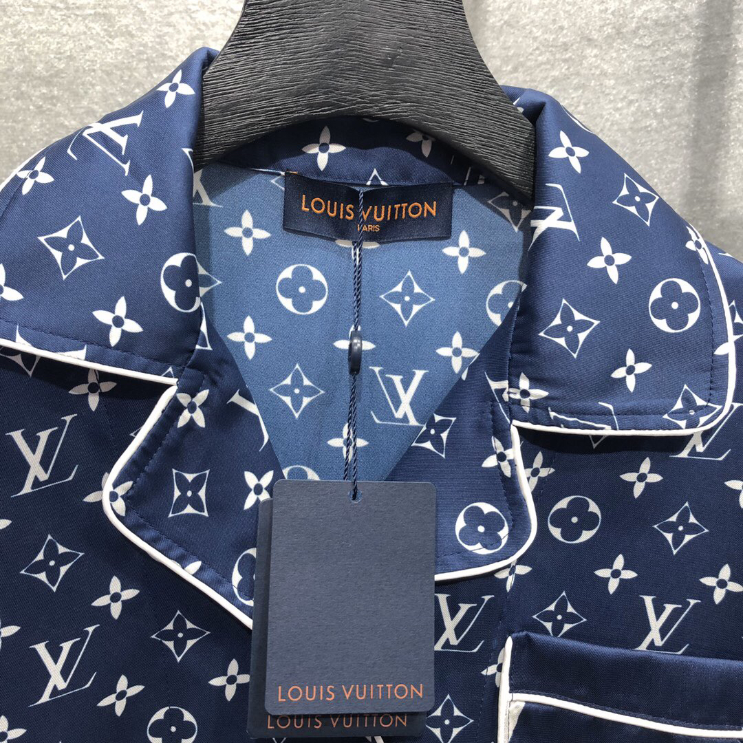Louis Vuitton Silk Animal Print Pajamas - Blue Loungewear