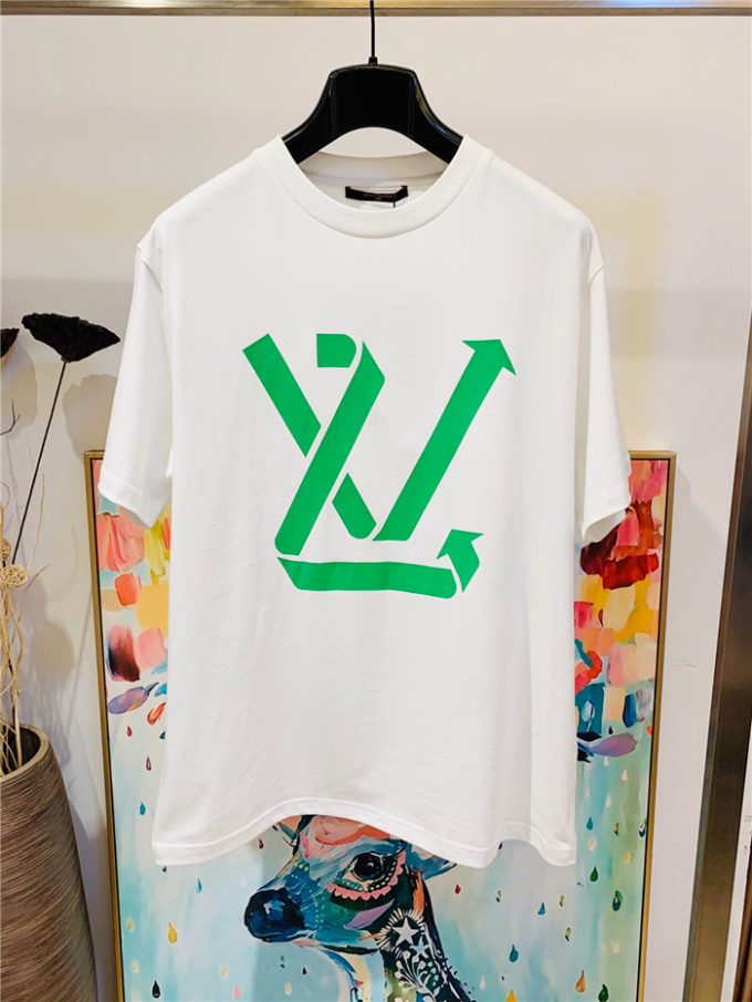 Louis Vuitton T-shirt with green logo – billionairemart