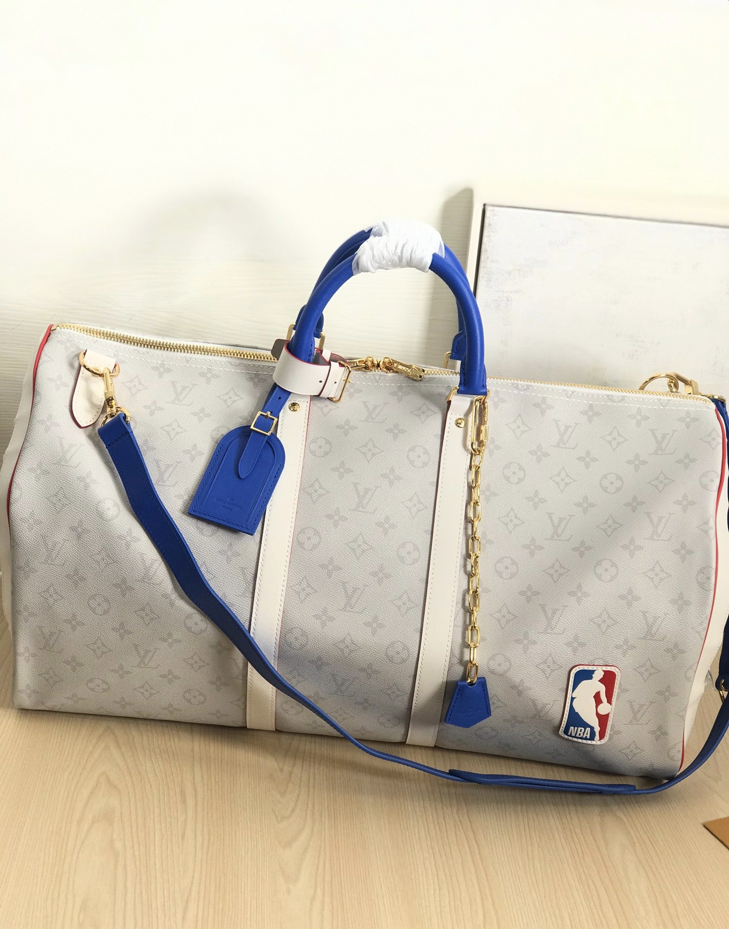 Louis Vuitton Runway NBA sneakers and Net Bag Leather ref.315915