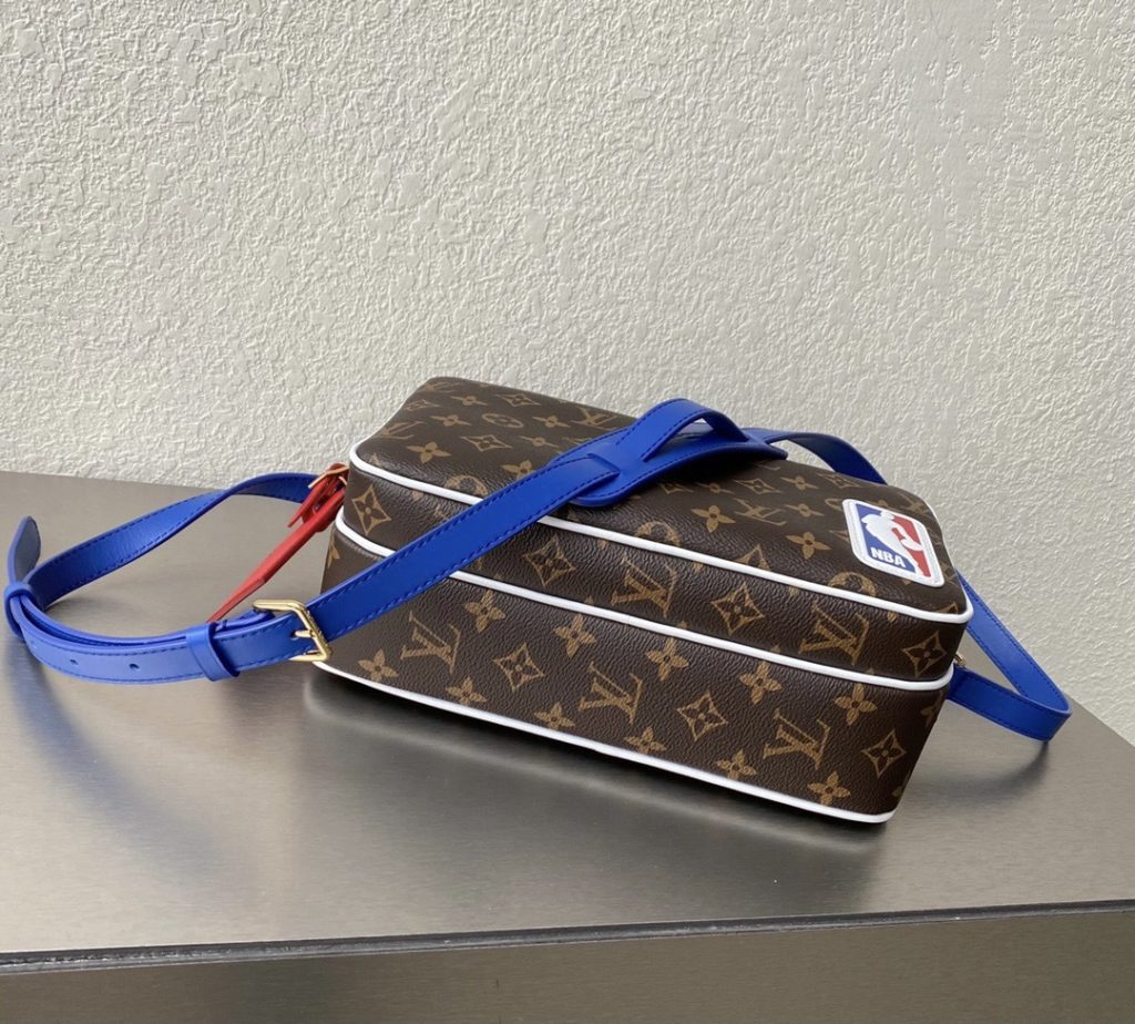 Authentic Louis Vuitton Monogram Messenger Bag Shoulder Cross Bag LV E5842
