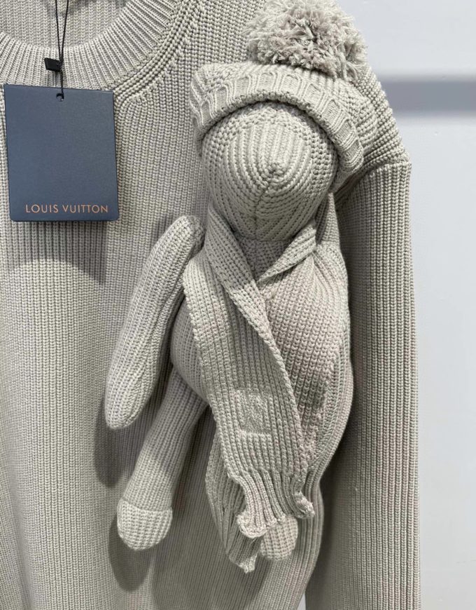 stitched teddy pullover