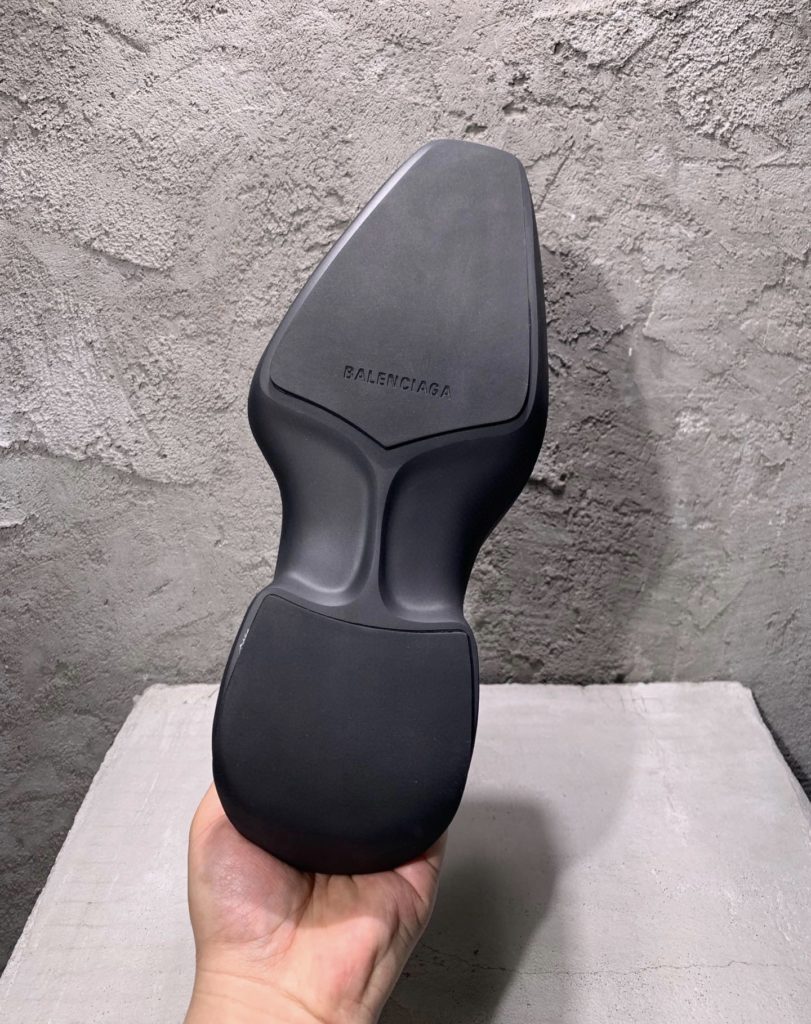 balenciaga space runner